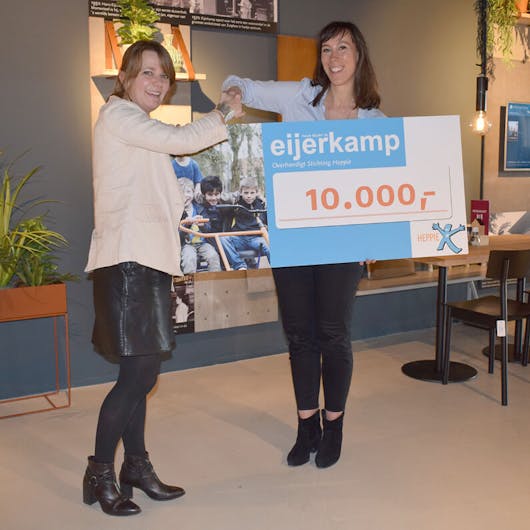 Donatie aan Heppie Hotel