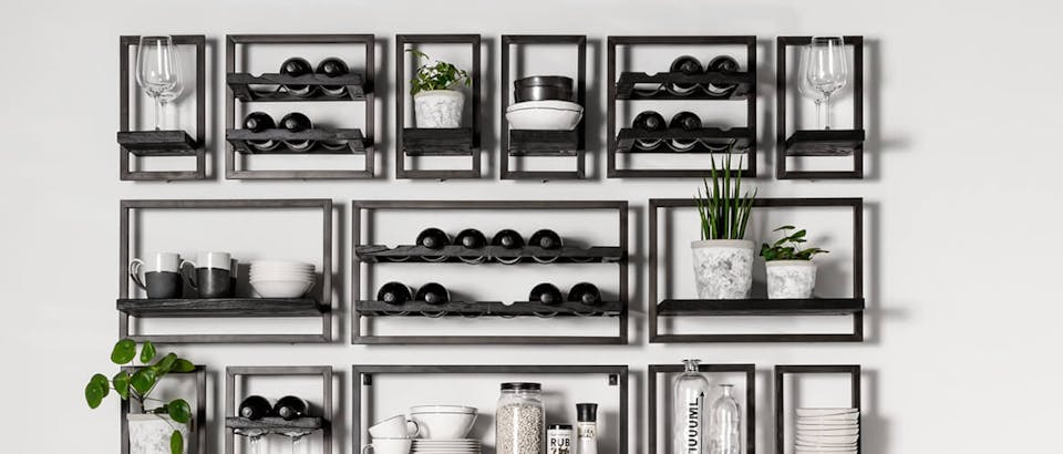 zwarte wijnrekken