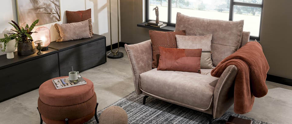 Henders & Hazel loveseat