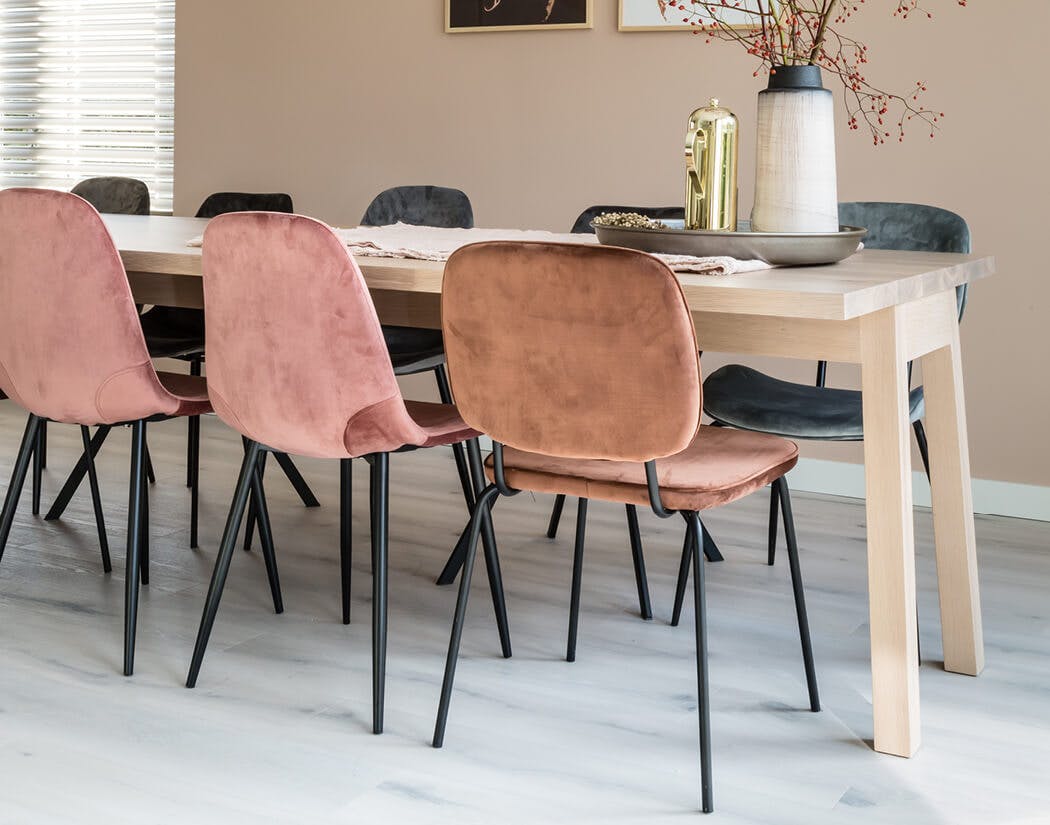 Woontrend 2019 Living Coral eetkamerstoelen