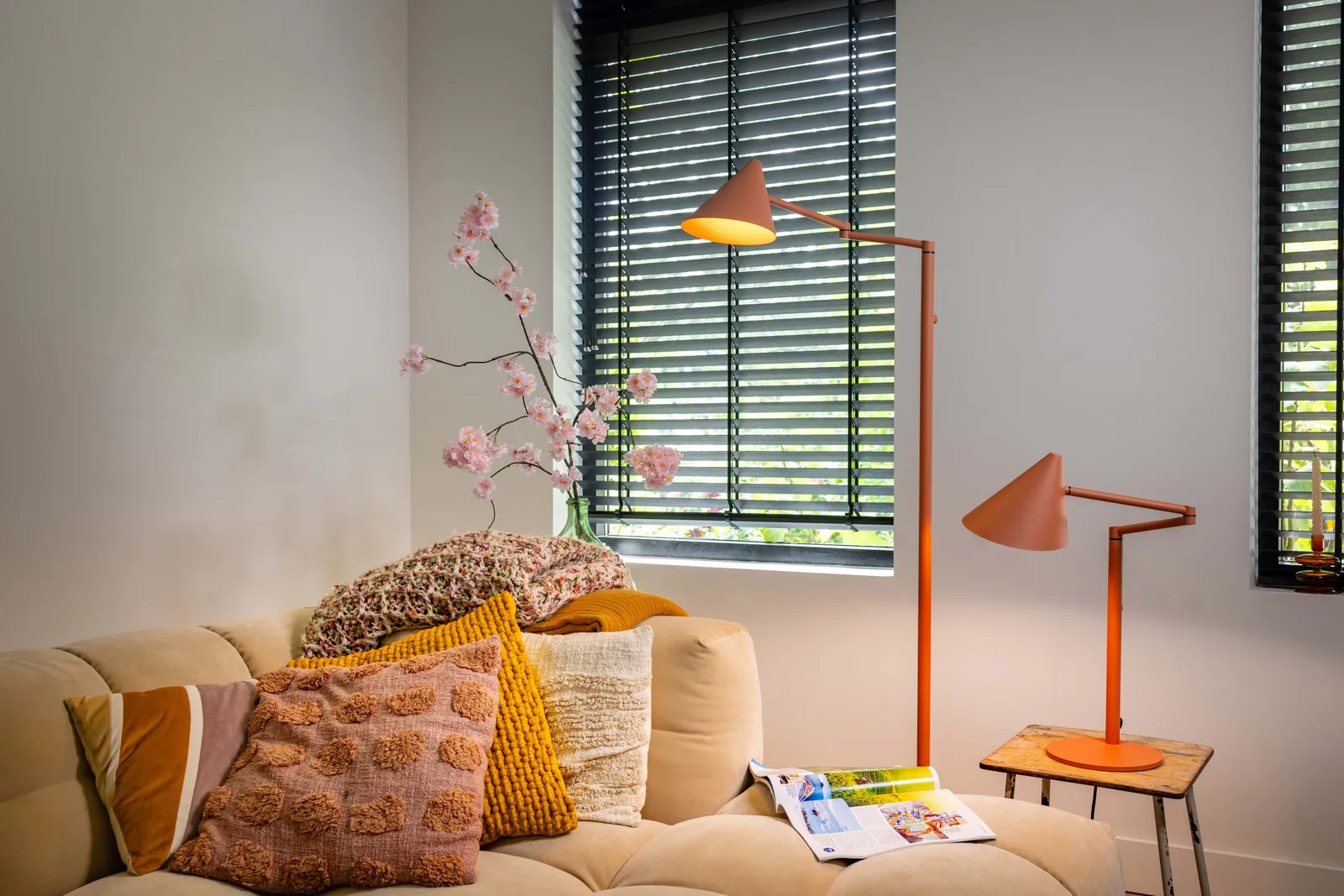 Oranje vloerlampen bij Eijerkamp