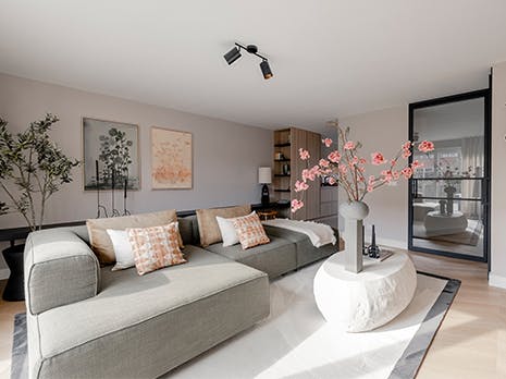 make-over 7 door stylist Liza