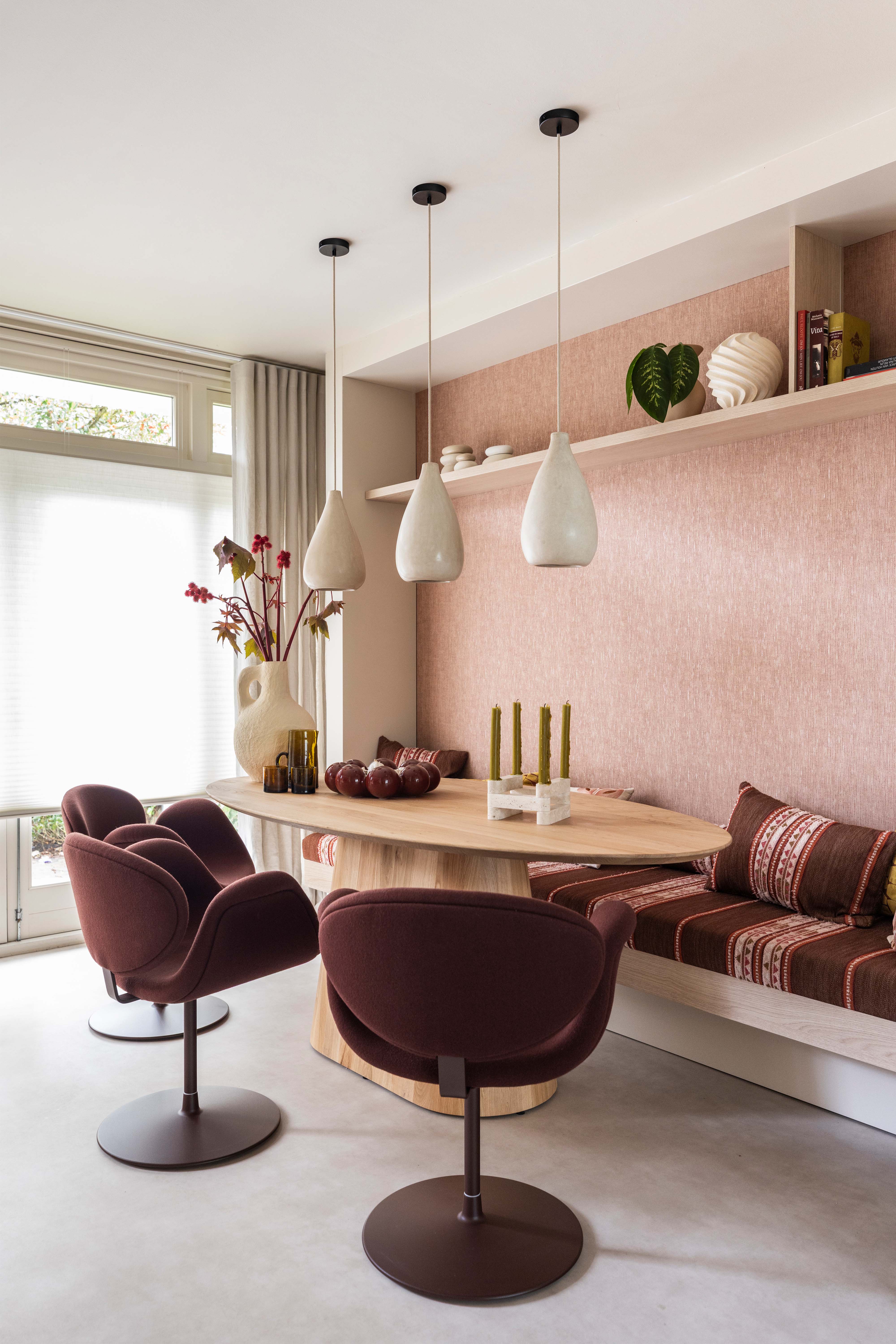 Interieur burgundy eetkamer