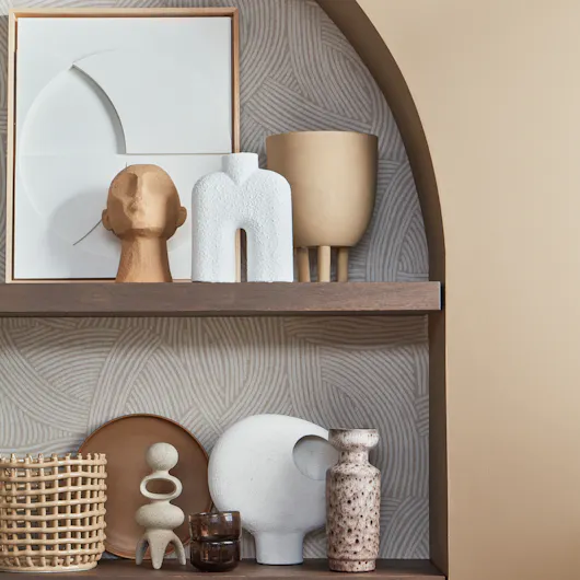 Wabi sabi decoratie in een nisje