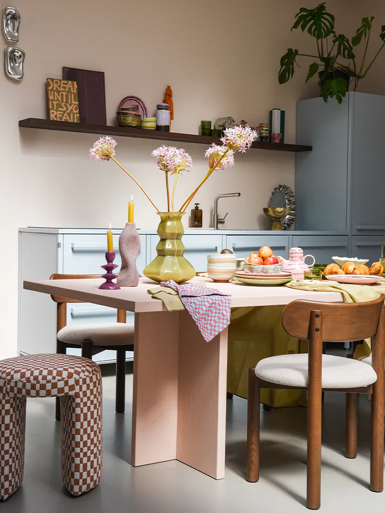Dopamine decor eetkamer roze